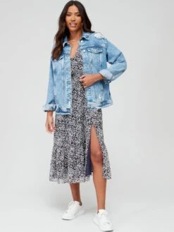 V By Very Relaxed Denim Jacket With Distressing - Mid Wash -Modish Muse VDMC9 SQ6 0000000265 MID WASH MDd2