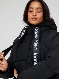 Calvin Klein Jeans Logo Drawstring Short Puffer Coat - Black -Modish Muse VIIT4 SQ4 0000000004 BLACK MDd