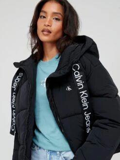 Calvin Klein Jeans Logo Drawstring Short Puffer Coat - Black -Modish Muse VIIT4 SQ5 0000000004 BLACK MDd1