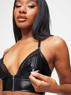 Ann Summers Bodywear Tyra Crotchless Set - Black -Modish Muse VNRJY SQ5 0000000004 BLACK MDd1