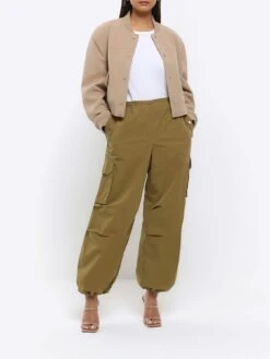 River Island Straight Leg Cargo Parachute Pant -Modish Muse VNTOC SQ3 0000000047 GREEN MDo
