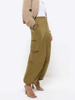 River Island Straight Leg Cargo Parachute Pant -Modish Muse VNTOC SQ4 0000000047 GREEN MDd