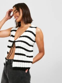 Boohoo Crochet Stripe Knitted Waistcoat - White -Modish Muse VO0N8 SQ4 0000000013 WHITE MDd
