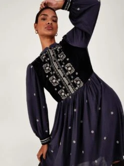 Monsoon Payton Embroidered Bib Dress -Modish Muse VO5VU SQ4 0000000048 NAVY MDd