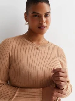 New Look Curves Camel Ribbed Knit Crew Neck Jumper -Modish Muse VO5YD SQ4 0000000143 BROWN MDd