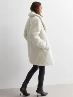 New Look Cream Faux Fur Coat -Modish Muse VO5YU SQ2 0000000067 CREAM MDb